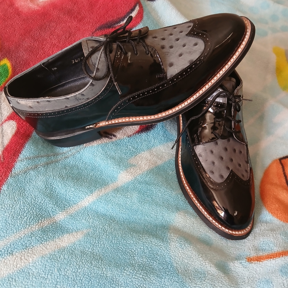 Elegant Black and Gray Oxford Shoes